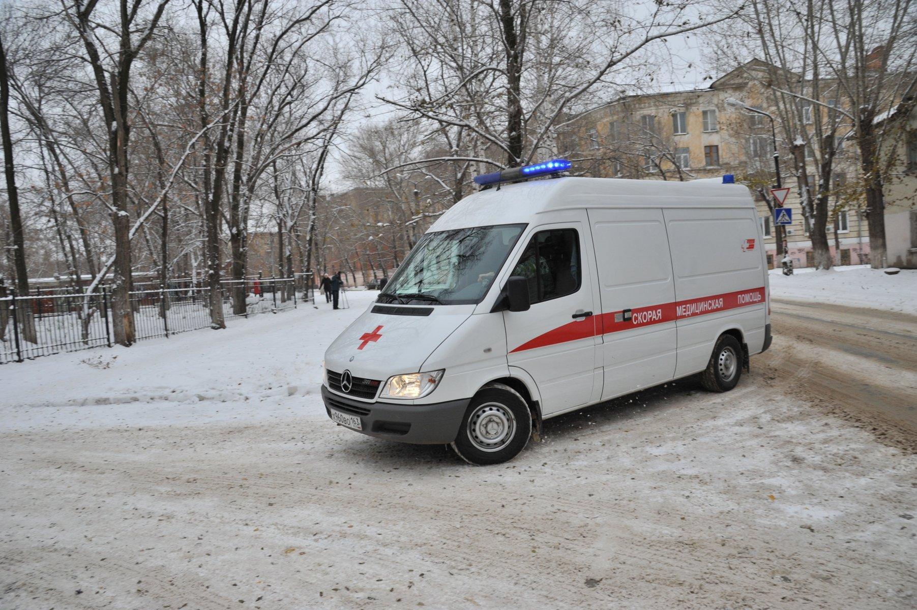 Областная скорая. Станция скорой медицинской помощи Самара. Машина скорой помощи зима. Машина скорой помощи зимой. Машины скорой помощи Самара.